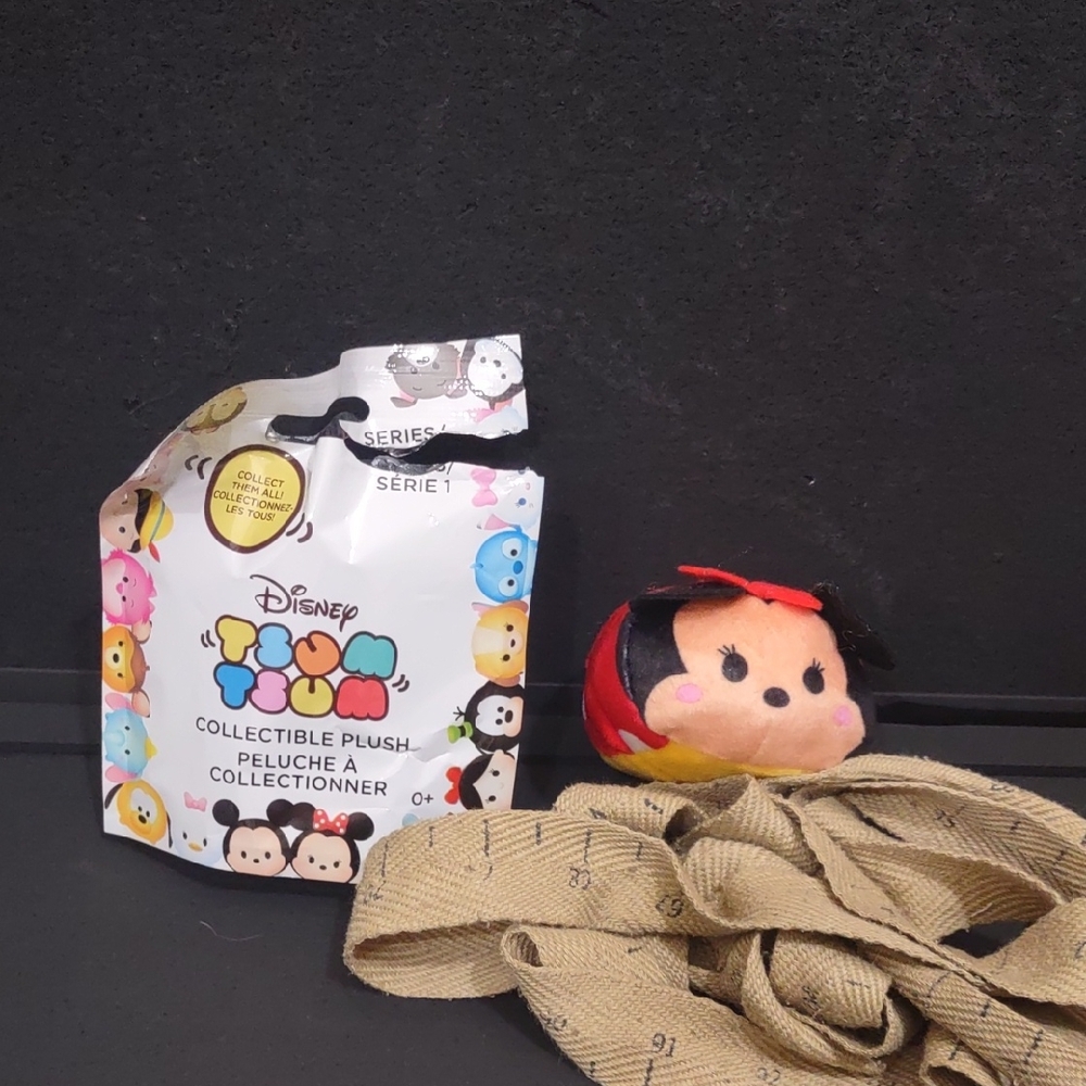 SLIGHTLY USED TSUM TSUM COLLECTIBLE PLUSH MINNIE MOUSE SERIES 1 SIZE 3 INCH